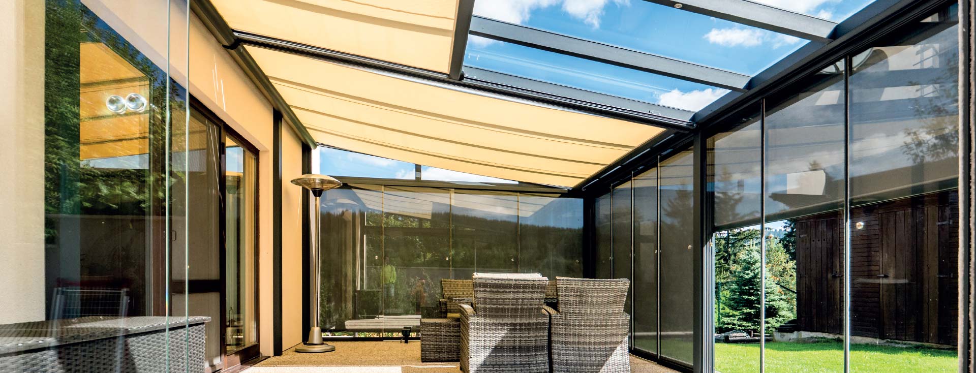 Der Außenbereich Benötigt eine Schöne Terrassenüberdachung mit Markise