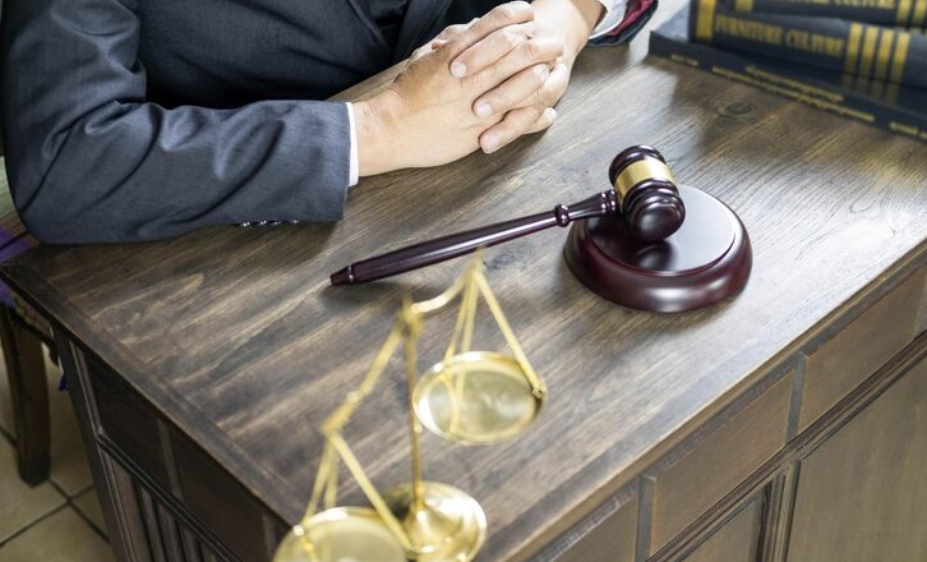 Wie ein Rechtsanwalt für Strafrecht Ihre Rechte im Strafverfahren schützt